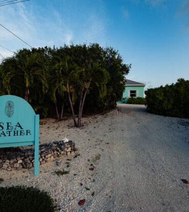 OCEAN FRONT 3 BEDROOM VILLA CAYMAN BRAC