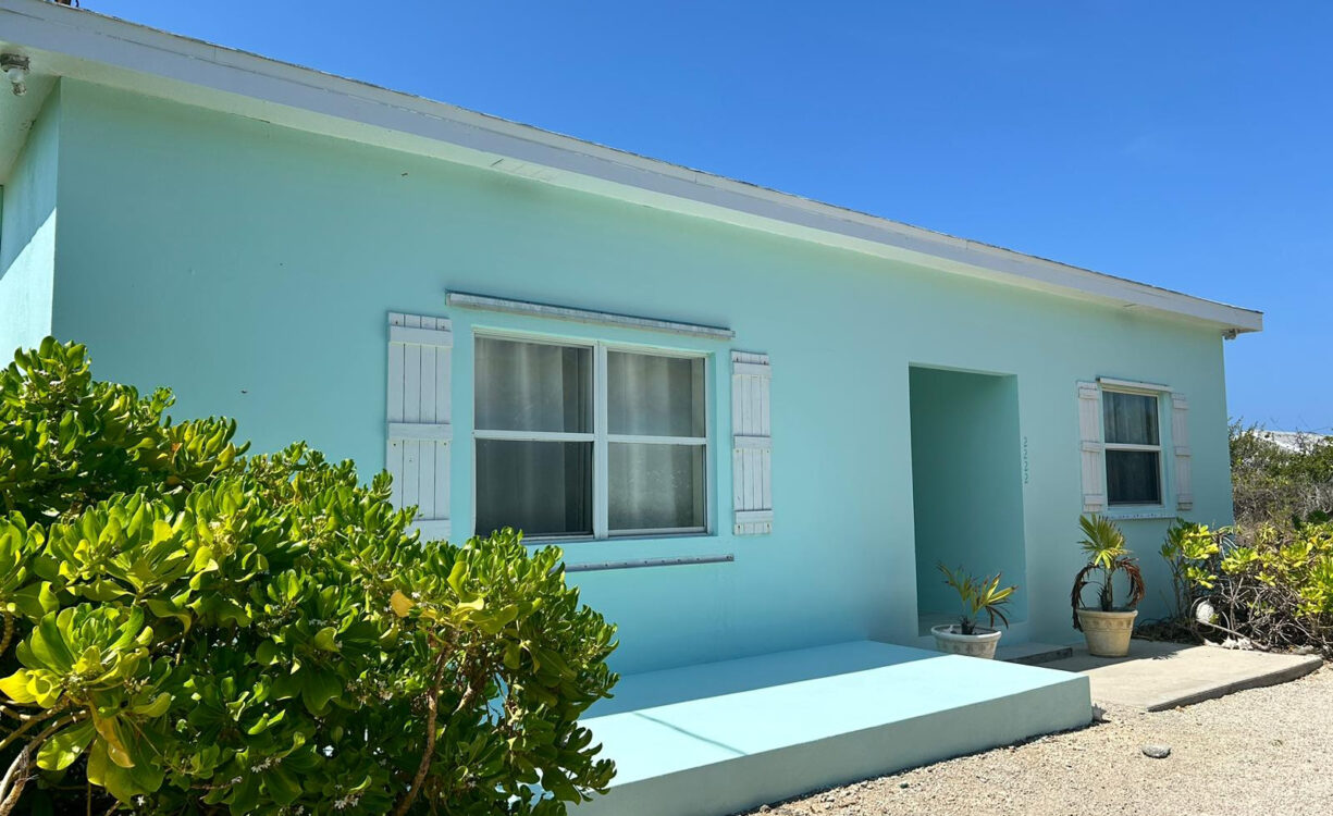 OCEAN FRONT 3 BEDROOM VILLA CAYMAN BRAC