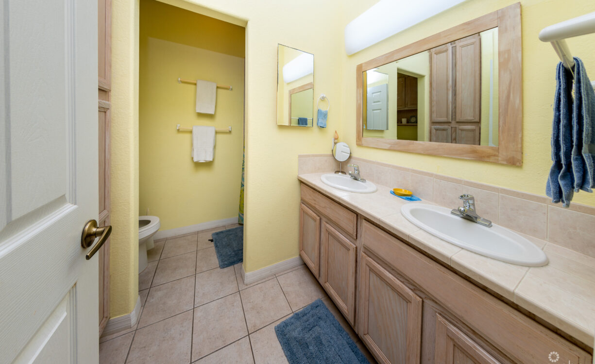 OCEAN FRONT 3 BEDROOM VILLA CAYMAN BRAC