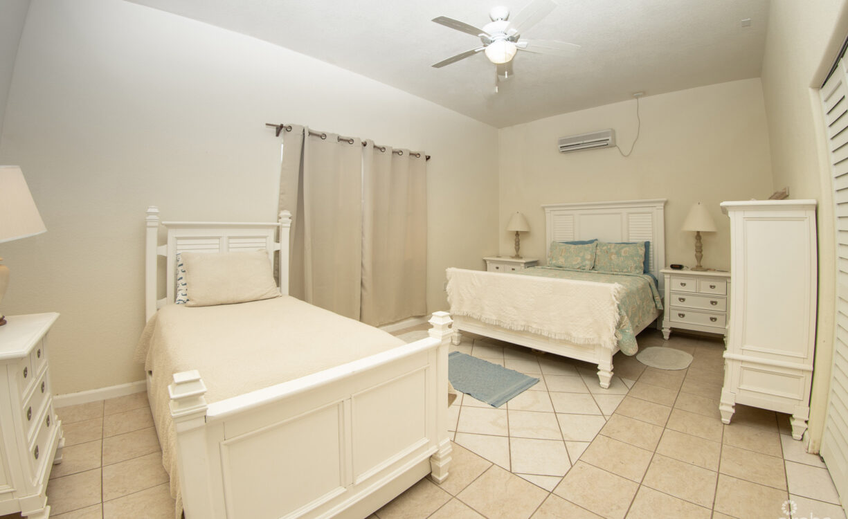 OCEAN FRONT 3 BEDROOM VILLA CAYMAN BRAC