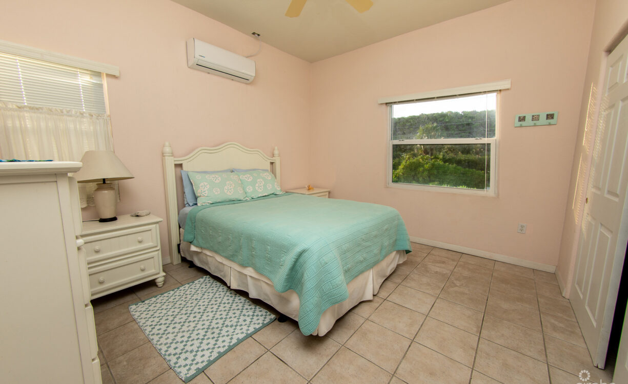 OCEAN FRONT 3 BEDROOM VILLA CAYMAN BRAC