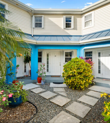 CAYMAN CROSSING 33, BEAUTIFULLY RENOVATED TOWNHOME