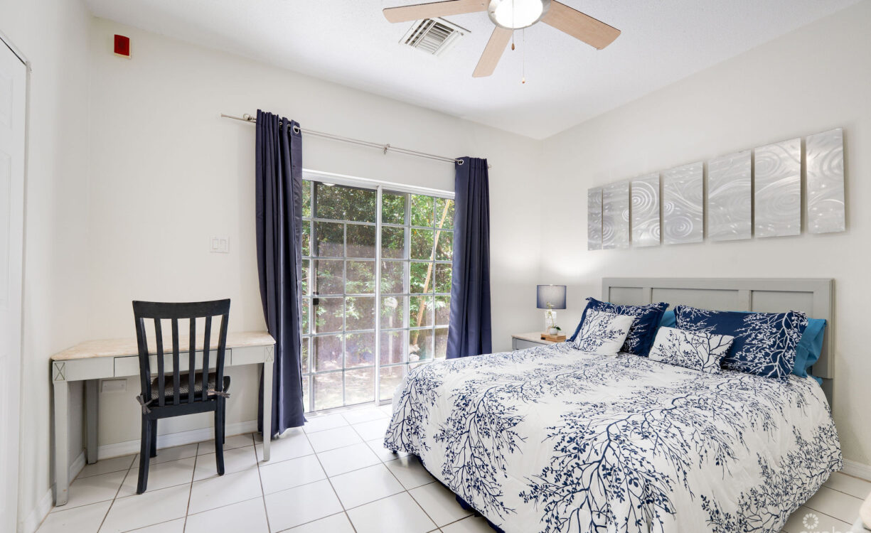 CHARMING & CENTRALLY LOCATED SOUTH COVE IN SOUTH SOUND