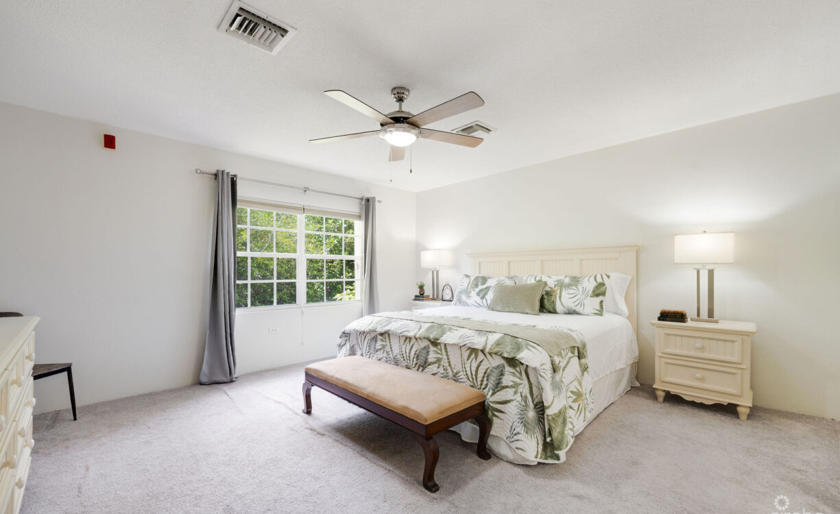 CHARMING & CENTRALLY LOCATED SOUTH COVE IN SOUTH SOUND