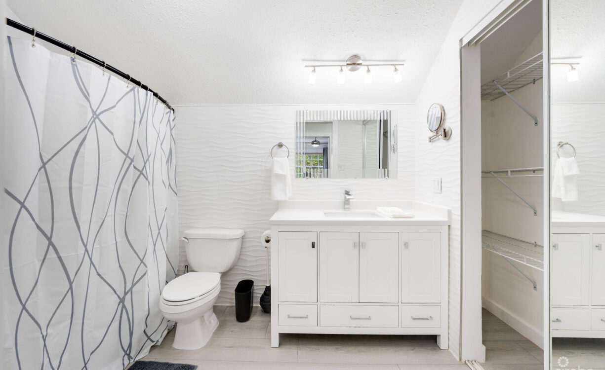 CHARMING & CENTRALLY LOCATED SOUTH COVE IN SOUTH SOUND