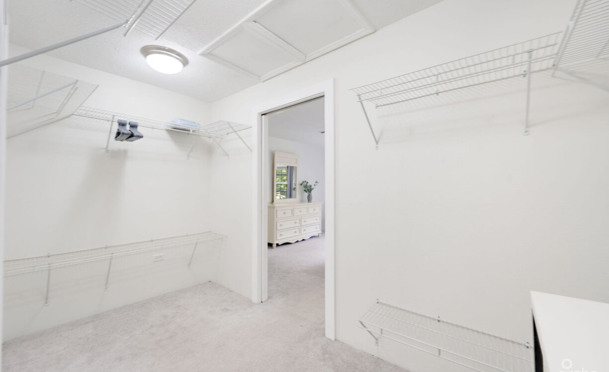 CHARMING & CENTRALLY LOCATED SOUTH COVE IN SOUTH SOUND