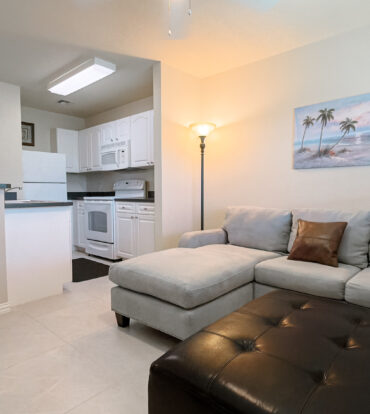LAKESIDE 1 BED / 1 BATH