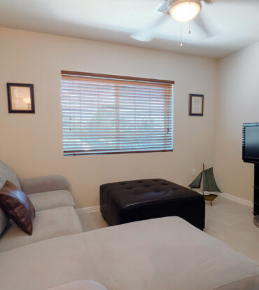 LAKESIDE 1 BED / 1 BATH