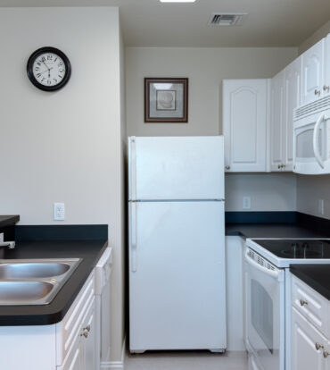 LAKESIDE 1 BED / 1 BATH