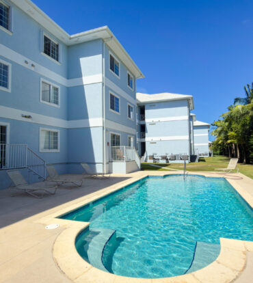 LAKESIDE 1 BED / 1 BATH