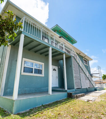 2-BEDROOM BRAMBLEWOOD APARTMENT - WEST BAY