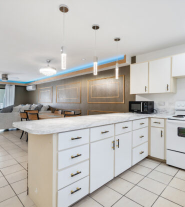 2-BEDROOM BRAMBLEWOOD APARTMENT - WEST BAY