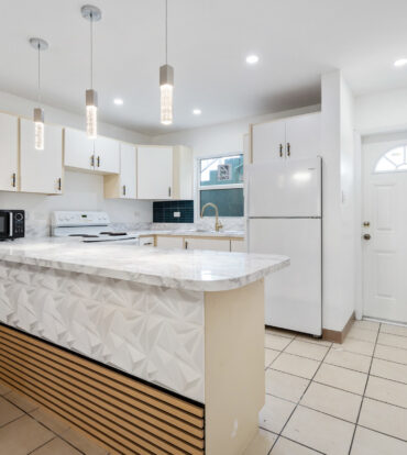 2-BEDROOM BRAMBLEWOOD APARTMENT - WEST BAY