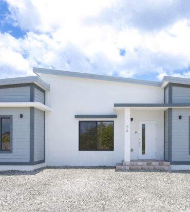 MODERN 3 BED, 3 BATH SINGLE FAMILY HOME. WITH ADDED OFFICE/DEN.