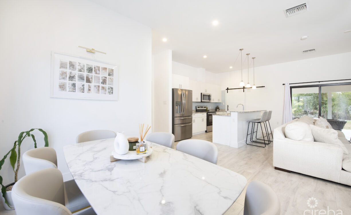 MODERN 3 BED, 3 BATH SINGLE FAMILY HOME. WITH ADDED OFFICE/DEN.