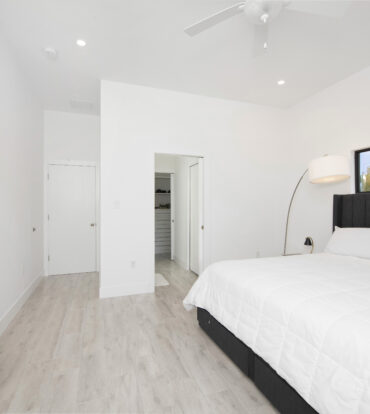 MODERN 3 BED, 3 BATH SINGLE FAMILY HOME. WITH ADDED OFFICE/DEN.