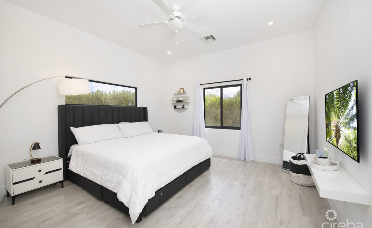 MODERN 3 BED, 3 BATH SINGLE FAMILY HOME. WITH ADDED OFFICE/DEN.