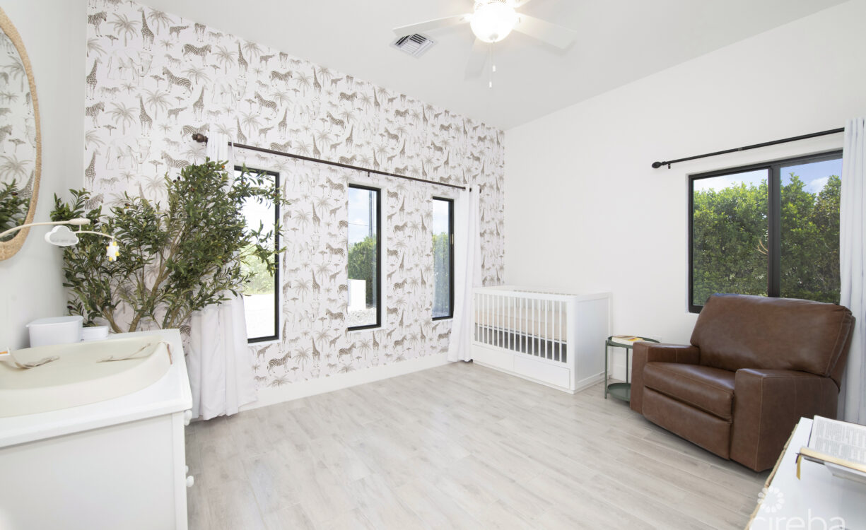 MODERN 3 BED, 3 BATH SINGLE FAMILY HOME. WITH ADDED OFFICE/DEN.