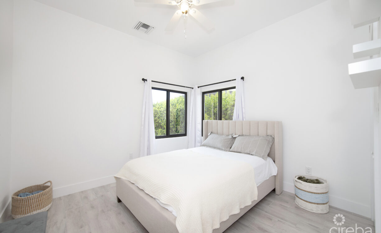 MODERN 3 BED, 3 BATH SINGLE FAMILY HOME. WITH ADDED OFFICE/DEN.