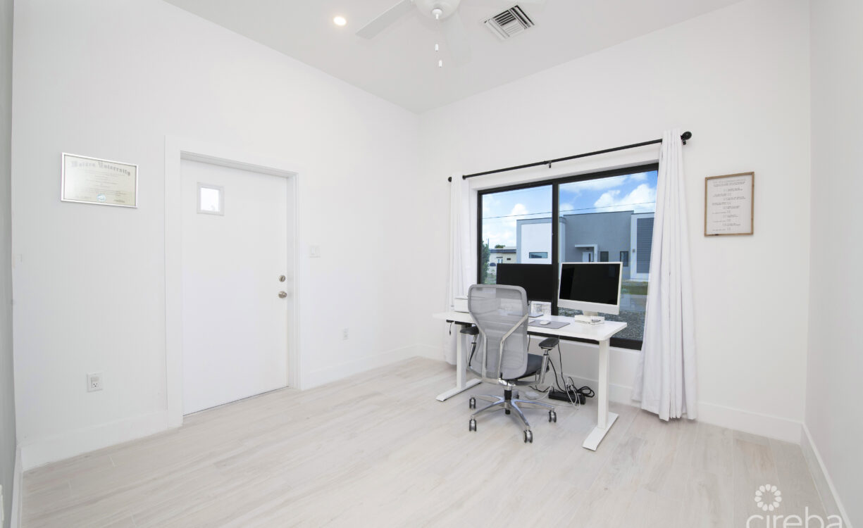 MODERN 3 BED, 3 BATH SINGLE FAMILY HOME. WITH ADDED OFFICE/DEN.
