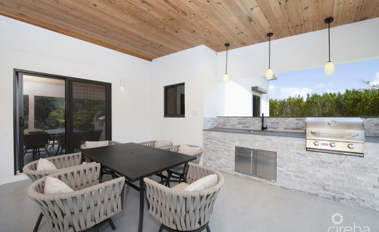 MODERN 3 BED, 3 BATH SINGLE FAMILY HOME. WITH ADDED OFFICE/DEN.