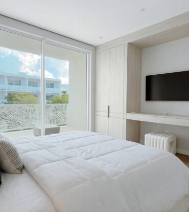 THE GROVE TOO #14 ONE BED
