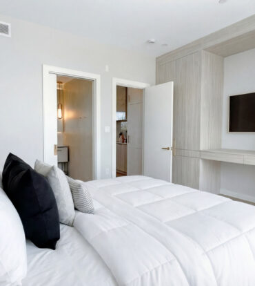 THE GROVE TOO #14 ONE BED
