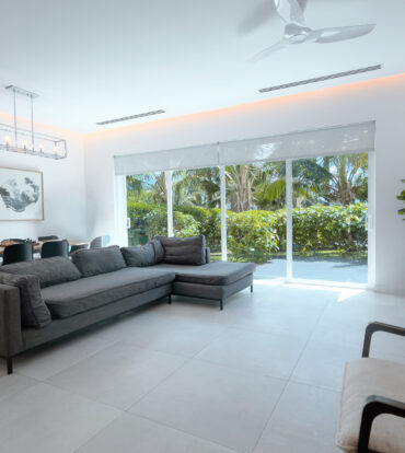 SOLARA, SEVEN MILE BEACH