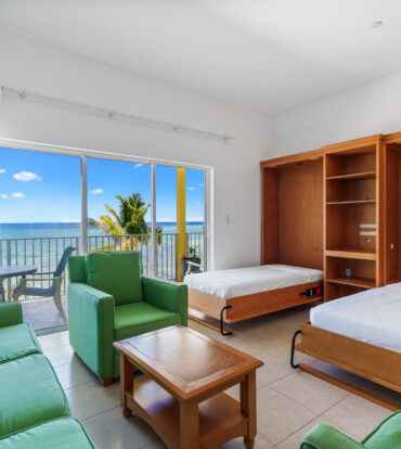 CASTAWAY COVE - 2 BED BEACHFRONT CONDO