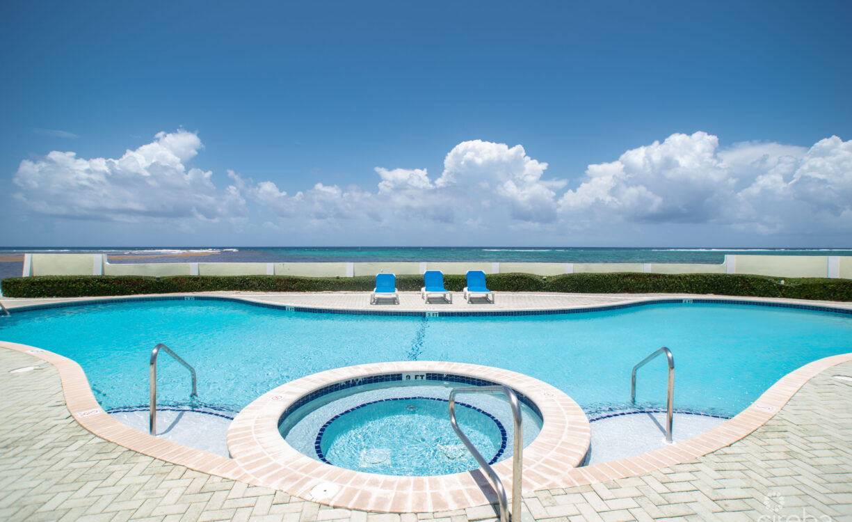 CASTAWAY COVE – 2 BED BEACHFRONT PENTHOUSE CONDO