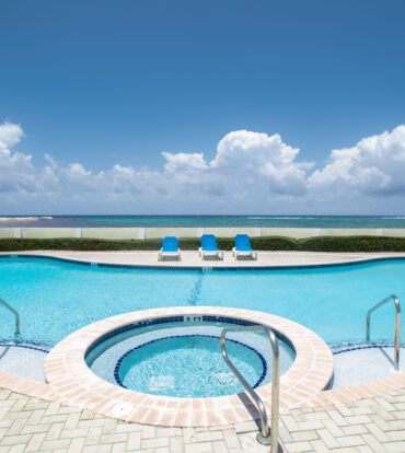 CASTAWAY COVE – 2 BED BEACHFRONT PENTHOUSE CONDO