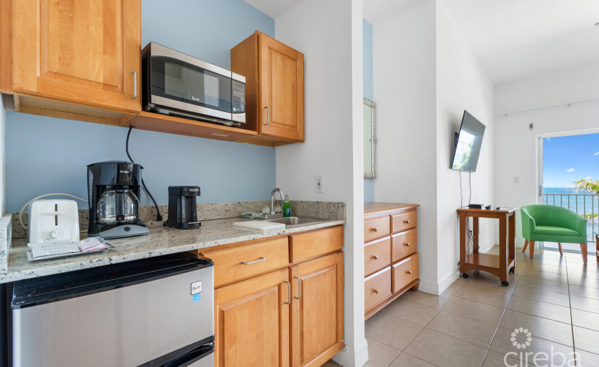 CASTAWAY COVE - 2 BED BEACHFRONT CONDO