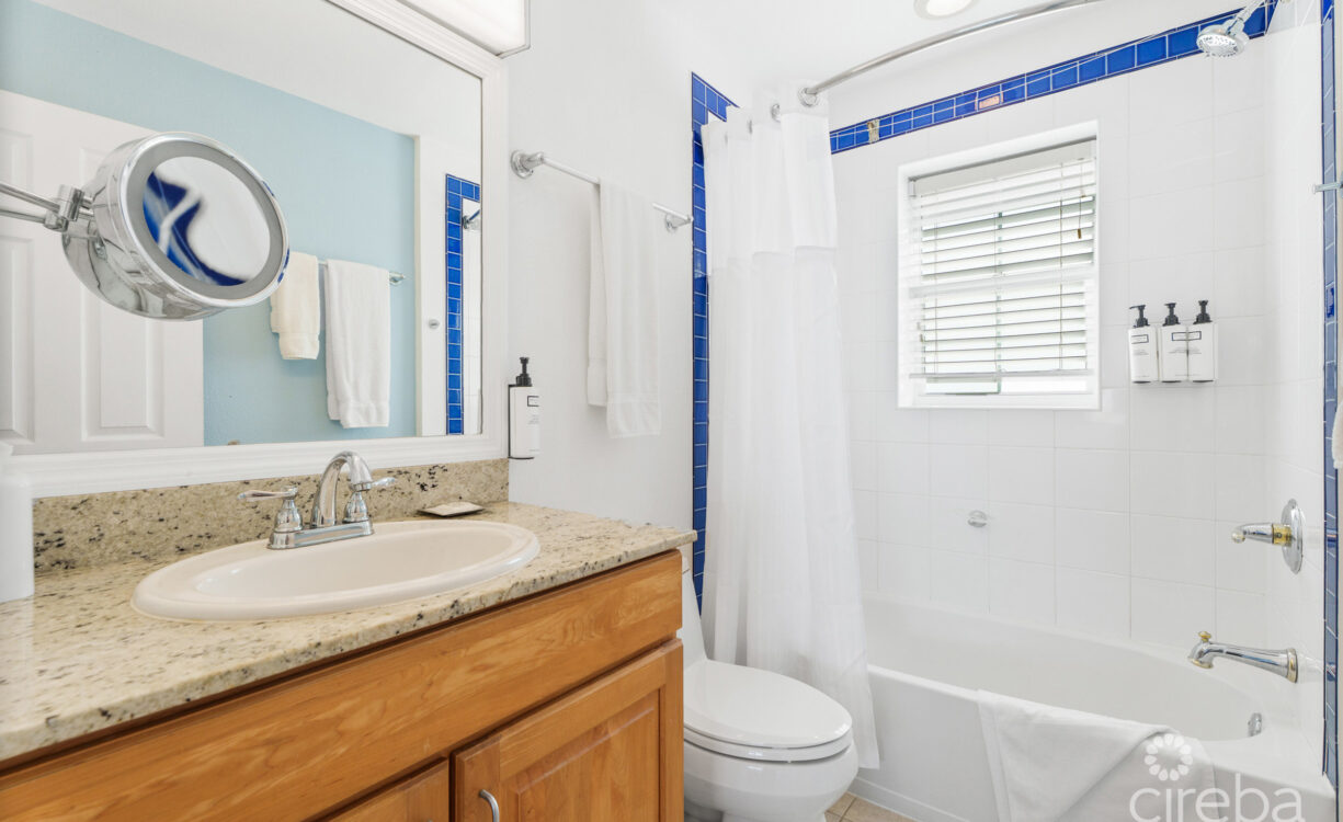 CASTAWAY COVE - 2 BED BEACHFRONT CONDO