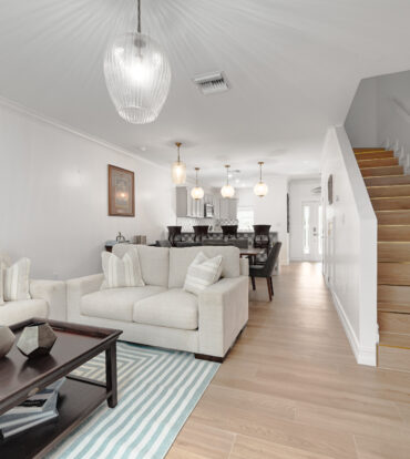 BEAUTIFULLY RENOVATED UNIT IN WALKERS SOUTH
