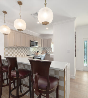 BEAUTIFULLY RENOVATED UNIT IN WALKERS SOUTH