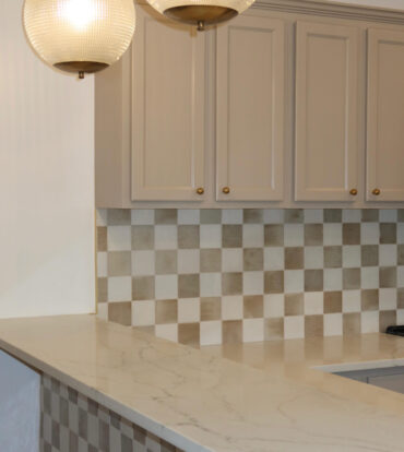 BEAUTIFULLY RENOVATED UNIT IN WALKERS SOUTH