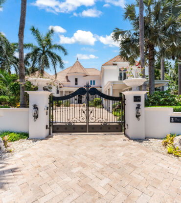 PINEAPPLE HOUSE, A VISTA DEL MAR ESTATE