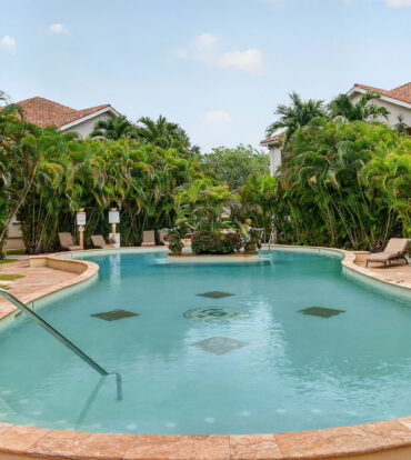 2 BEDROOM CONDO IN LANTERN POINT