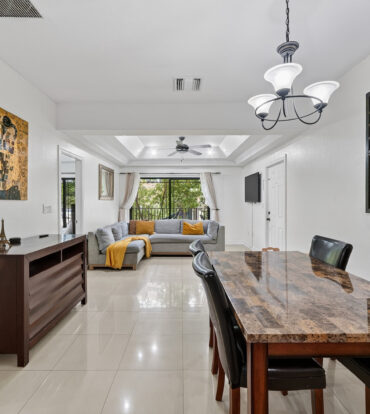 2 BEDROOM CONDO IN LANTERN POINT