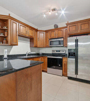 2 BEDROOM CONDO IN LANTERN POINT