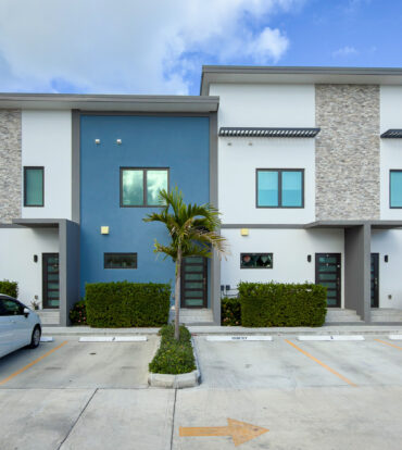 THE LAGOONS 2 BED WATERFRONT TOWNHOUSE