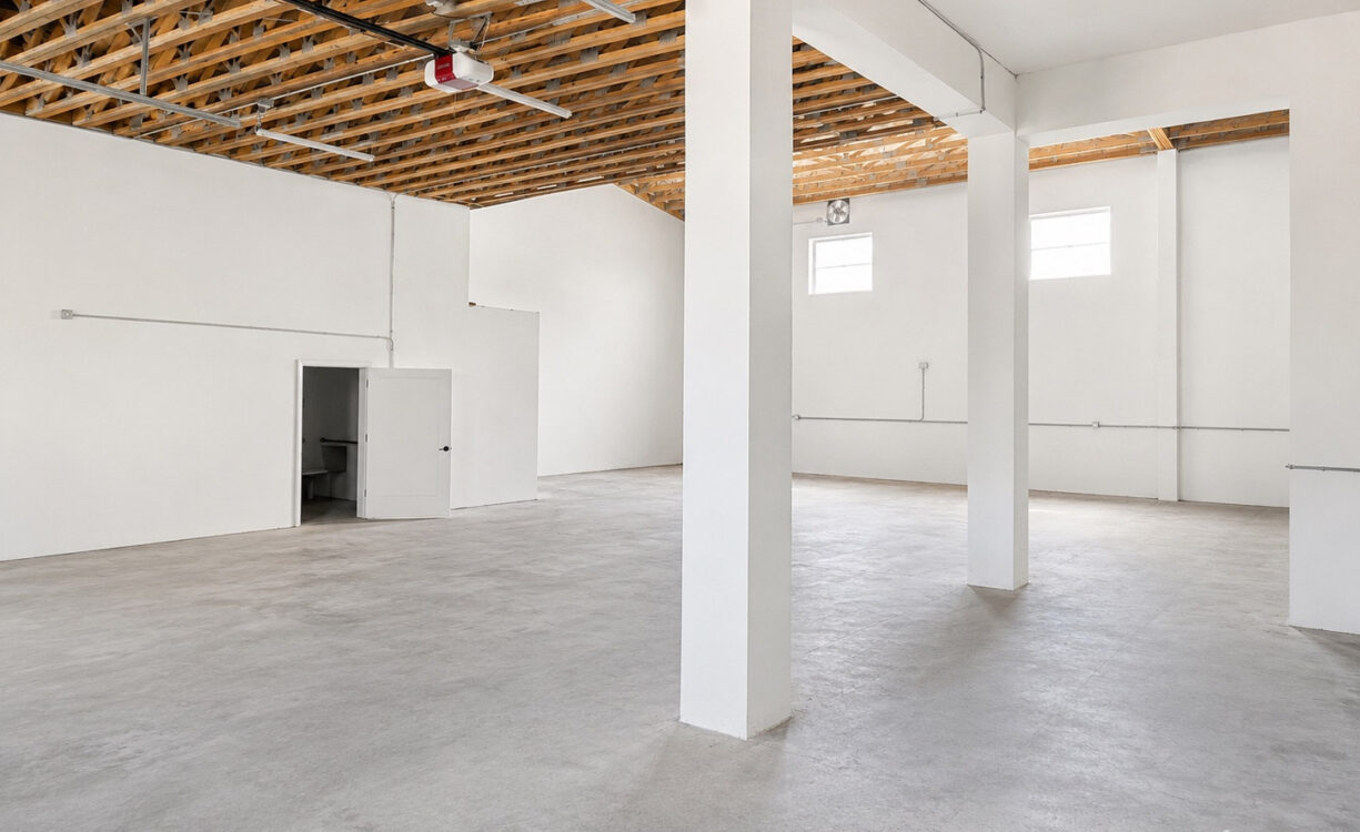 PRIME LOCATION - LEASED INVESTMENT WAREHOUSE