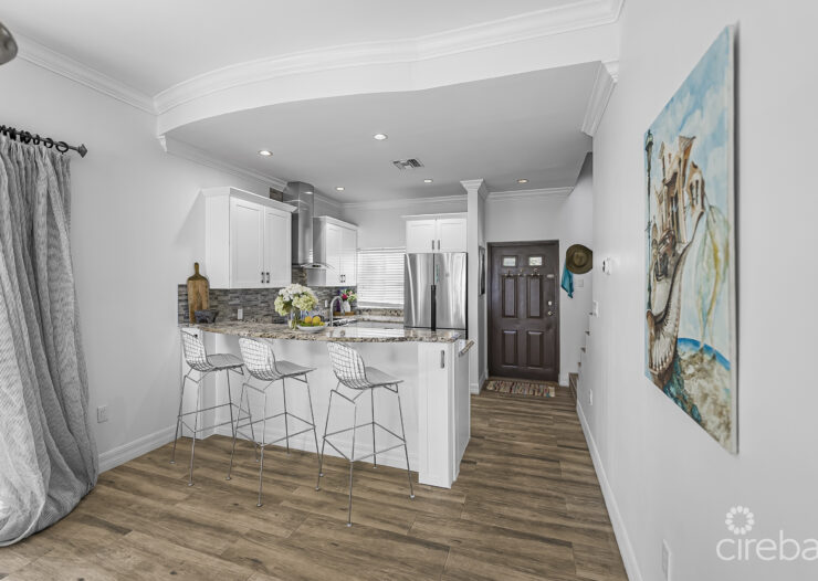 HARBOUR POINT OCEANFRONT 3 BED PLUS OFFICE