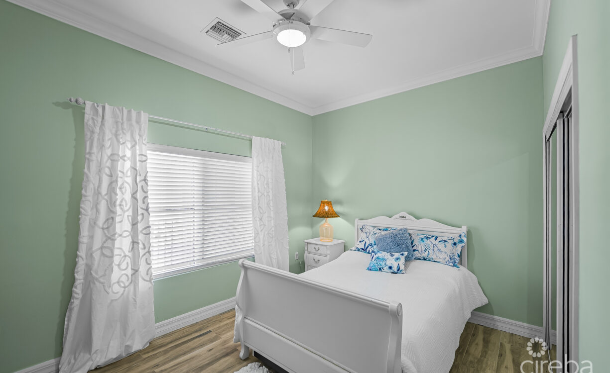 HARBOUR POINT OCEANFRONT 3 BED PLUS OFFICE