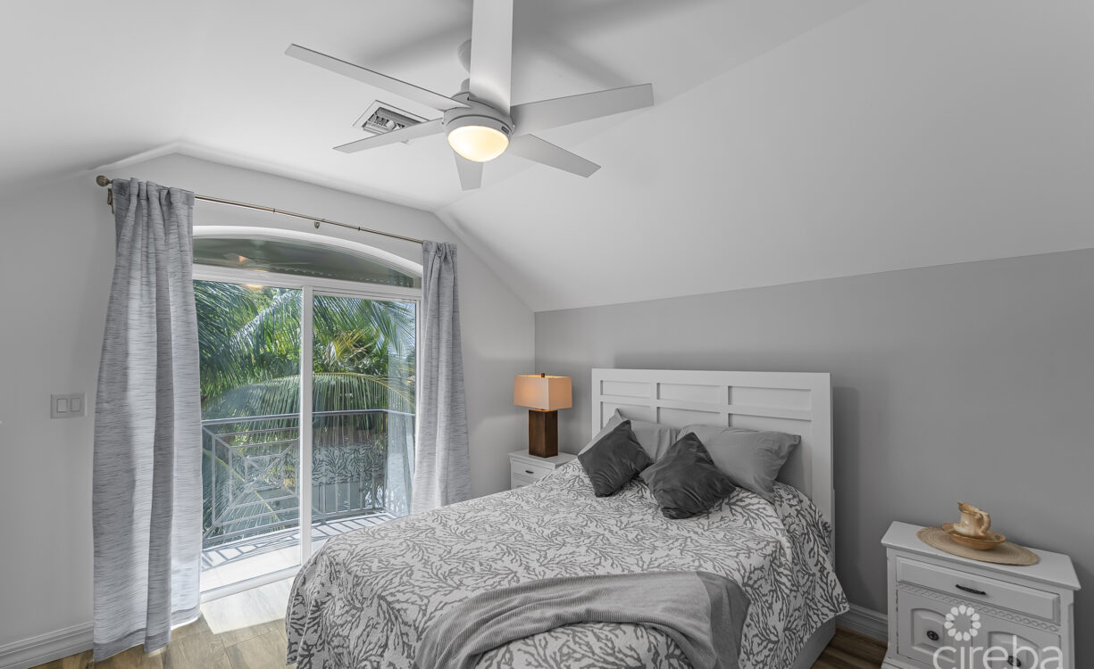HARBOUR POINT OCEANFRONT 3 BED PLUS OFFICE