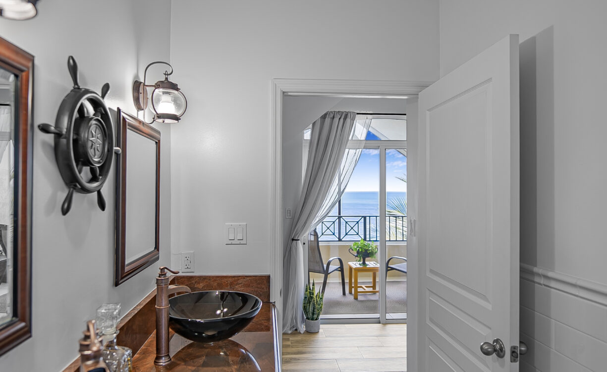 HARBOUR POINT OCEANFRONT 3 BED PLUS OFFICE