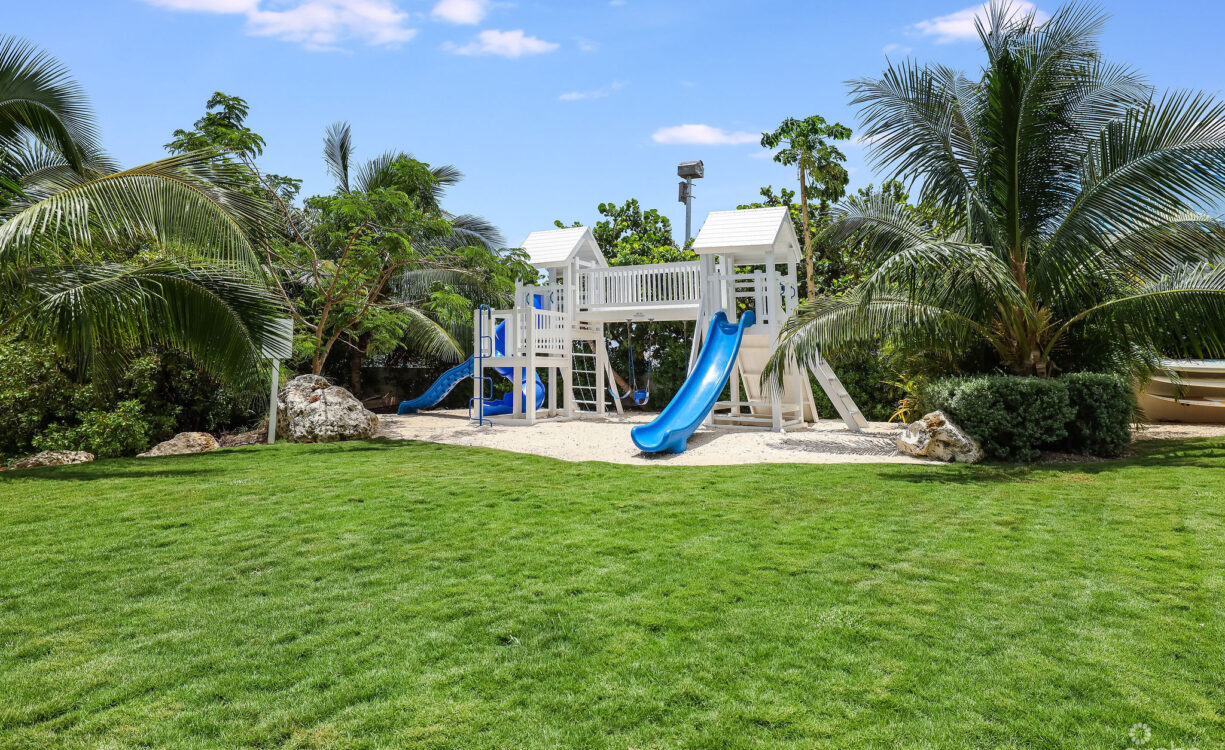 AURA #305 OCEANFRONT
