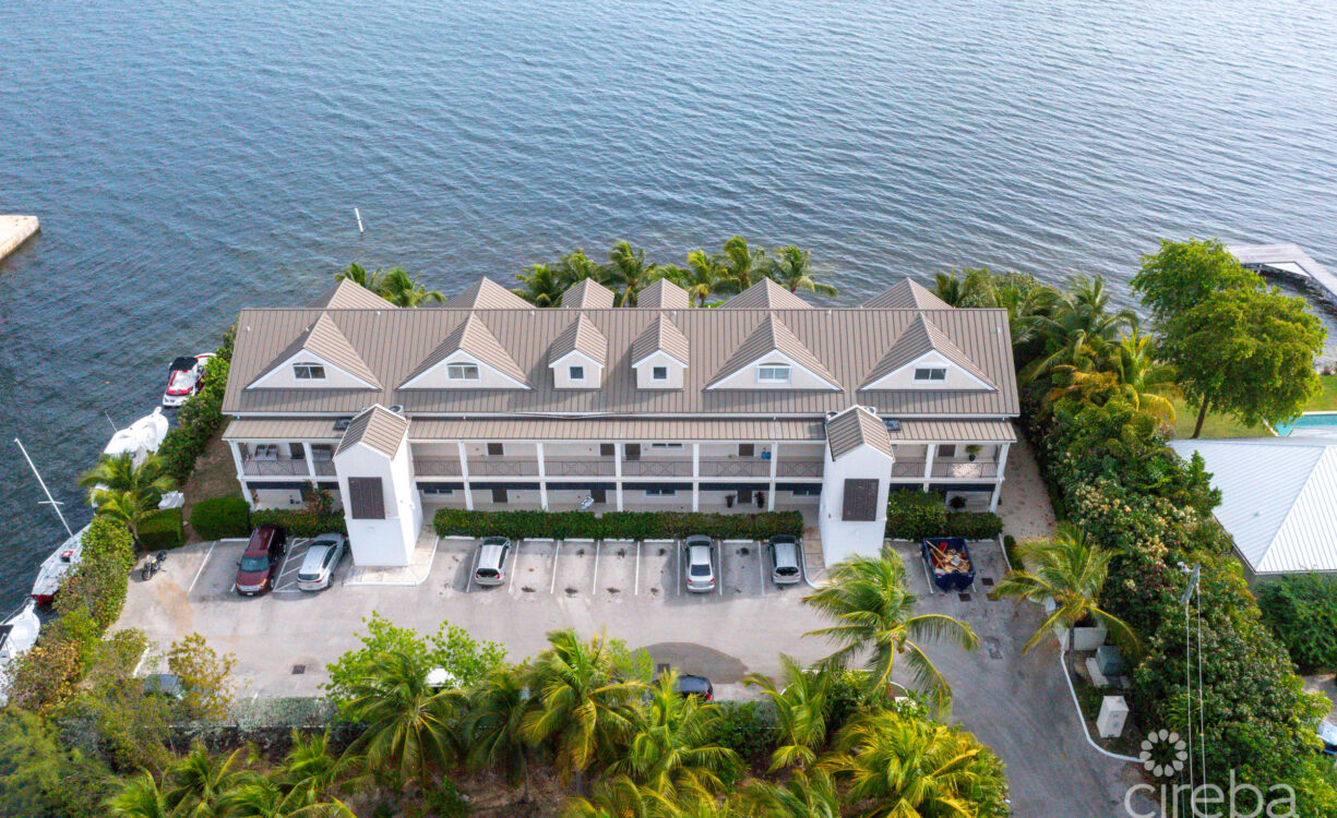 HARBOUR POINT OCEANFRONT 3 BED PLUS OFFICE
