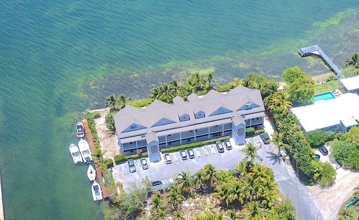 HARBOUR POINT OCEANFRONT 3 BED PLUS OFFICE