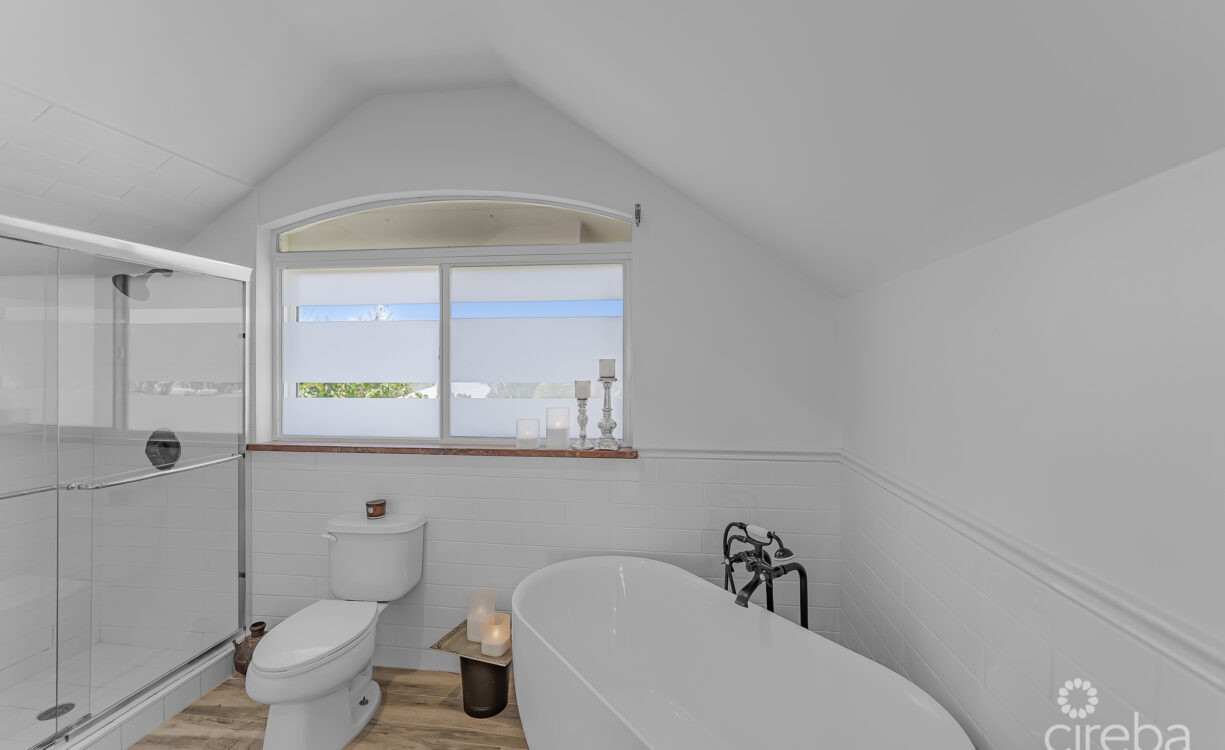 HARBOUR POINT OCEANFRONT 3 BED PLUS OFFICE